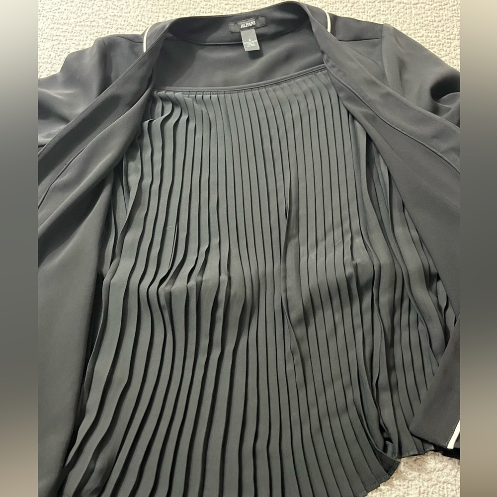 Alfani Open Front Cardigan Petite
Small Black 3/4 Sleeve 100% Polyester - Picture 8 of 17